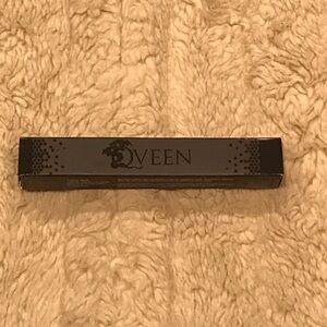 Qveen liquid lip stain - Thick Skin